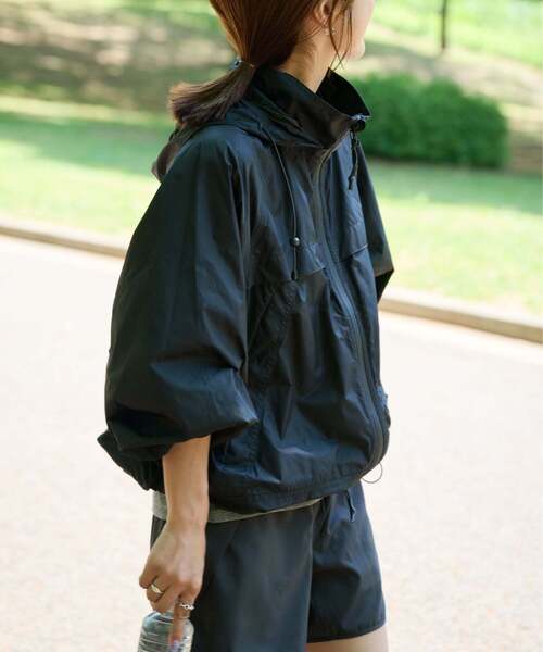 OUTDOOR PRODUCTS(アウトドアプロダクツ)の「ULT SPORTS RUNNIN' PACKABLE TRACK JACKET(マウンテンパーカー・レディース・ベージュ/ブラウン/ブラック・FREE)」の2枚目の写真