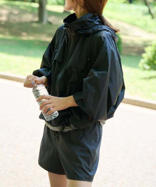 OUTDOOR PRODUCTS(アウトドアプロダクツ)の「ULT SPORTS RUNNIN' PACKABLE TRACK JACKET(マウンテンパーカー・レディース・ベージュ/ブラウン/ブラック・FREE)」の4枚目の写真