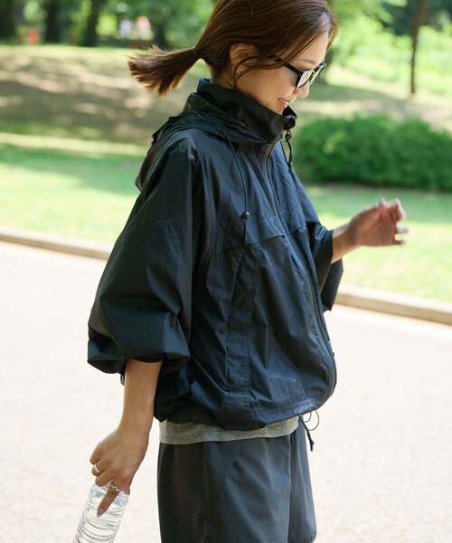 OUTDOOR PRODUCTS(アウトドアプロダクツ)の「ULT SPORTS RUNNIN' PACKABLE TRACK JACKET(マウンテンパーカー・レディース・ベージュ/ブラウン/ブラック・FREE)」の5枚目の写真
