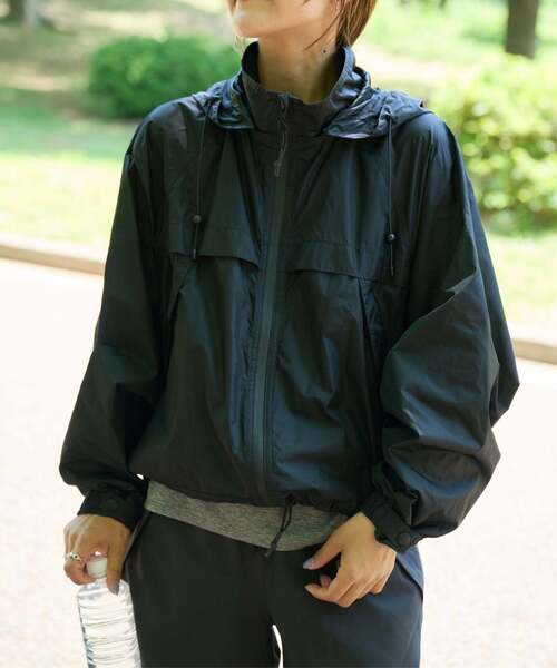 OUTDOOR PRODUCTS(アウトドアプロダクツ)の「ULT SPORTS RUNNIN' PACKABLE TRACK JACKET(マウンテンパーカー・レディース・ベージュ/ブラウン/ブラック・FREE)」の6枚目の写真