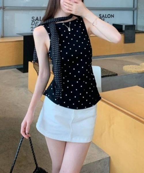 LUCPY(ラクピー)の「ドット柄ノースリーブトップス(その他トップス・レディース・ブラック・X-LARGE/LARGE/MEDIUM/SMALL)」の2枚目の写真