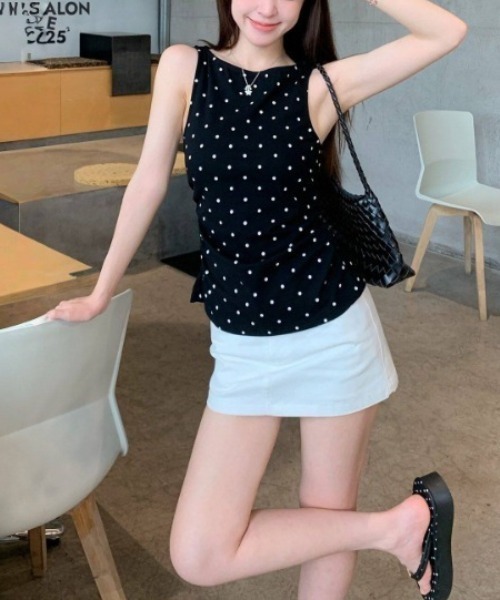 LUCPY(ラクピー)の「ドット柄ノースリーブトップス(その他トップス・レディース・ブラック・X-LARGE/LARGE/MEDIUM/SMALL)」の5枚目の写真