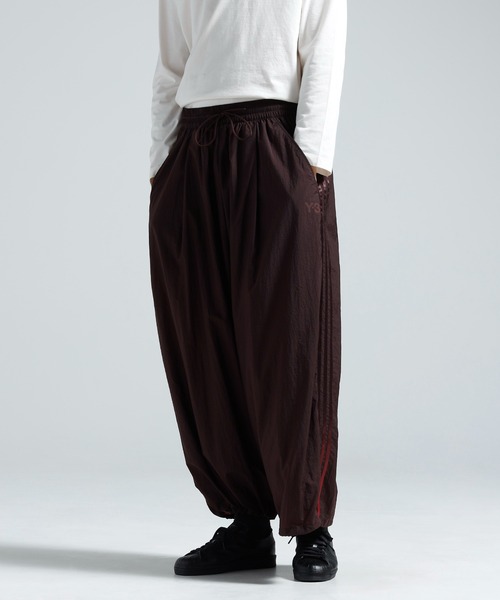 Y-3(ワイスリー)の「Y-3 GRADIENT 3 STRIPES NYLON WIDE PANTS(その他パンツ・メンズ・バーガンディー・X-SMALL/MEDIUM/SMALL/XX-SMALL/LARGE)」の7枚目の写真