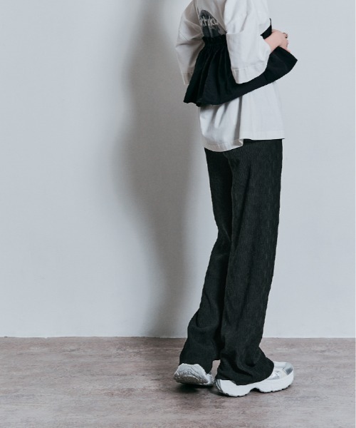 W:Huku(フーク)の「セルフカット ハイウエスト ウェーブ プリーツ イージーパンツ(その他パンツ・レディース・チャコール/ライトグレー/ブラック・M)」の18枚目の写真