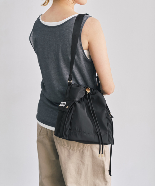 Spick & Span(スピックアンドスパン)の「《別注》OUTDOOR PRODUCTS サイドポケットショルダーバッグ*(ショルダーバッグ・レディース・ベージュ/ブラック・FREE)」の4枚目の写真