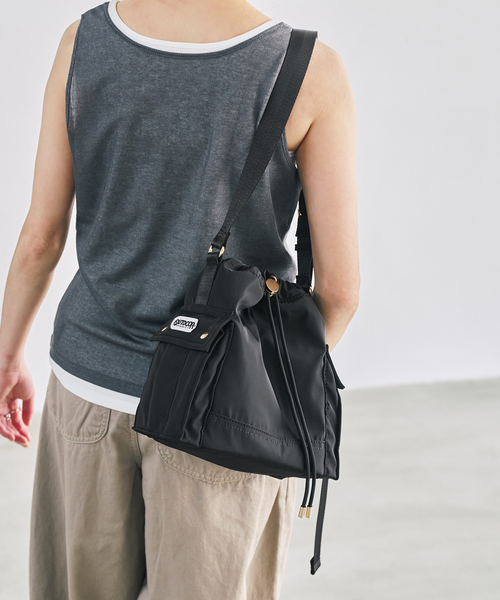 Spick & Span(スピックアンドスパン)の「《別注》OUTDOOR PRODUCTS サイドポケットショルダーバッグ*(ショルダーバッグ・レディース・ベージュ/ブラック・FREE)」の6枚目の写真