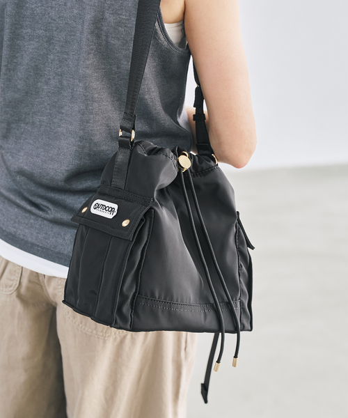 Spick & Span(スピックアンドスパン)の「《別注》OUTDOOR PRODUCTS サイドポケットショルダーバッグ*(ショルダーバッグ・レディース・ベージュ/ブラック・FREE)」の7枚目の写真