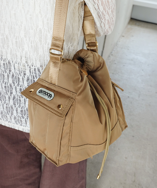 Spick & Span(スピックアンドスパン)の「《別注》OUTDOOR PRODUCTS サイドポケットショルダーバッグ*(ショルダーバッグ・レディース・ベージュ/ブラック・FREE)」の14枚目の写真