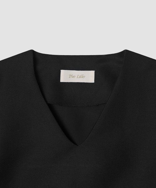 THE LILLE（ザ リル）の「Deep V Blouse_Black（シャツ/ブラウス・レディース・その他・FREE）」の4枚目の写真
