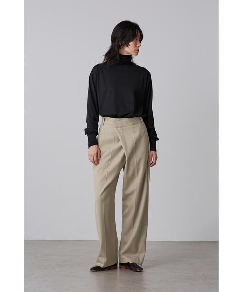 YLEVE(イレーヴ)の「YLEVE / WOOL SURGE TROUSERS(その他パンツ・レディース・カーキ/グレー・1/0)」の2枚目の写真