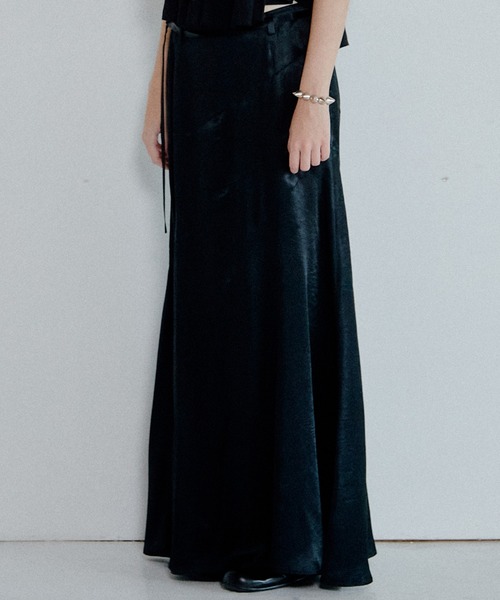 LE CIEL BLEU（ルシェルブルー）の「ソリッドサテンマキシスカート / Solid Satin Maxi Skirt（スカート・レディース・シルバー/ブラック・34/38/36）」の21枚目の写真