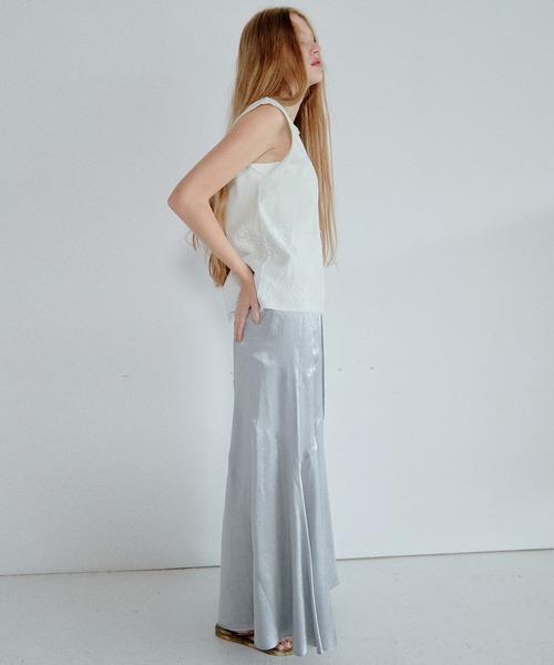 LE CIEL BLEU（ルシェルブルー）の「ソリッドサテンマキシスカート / Solid Satin Maxi Skirt（スカート・レディース・シルバー/ブラック・34/38/36）」の10枚目の写真