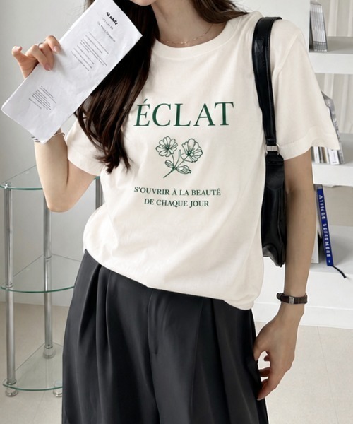 sowme.(ソウミー)の「大人可愛く着映える?【フラワーイラスト フレンチロゴ ベーシック Tシャツ】(Tシャツ/カットソー・レディース・ホワイト系その他/ホワイト系その他2/スミクロ・SMALL/LARGE/MEDIUM)」の4枚目の写真