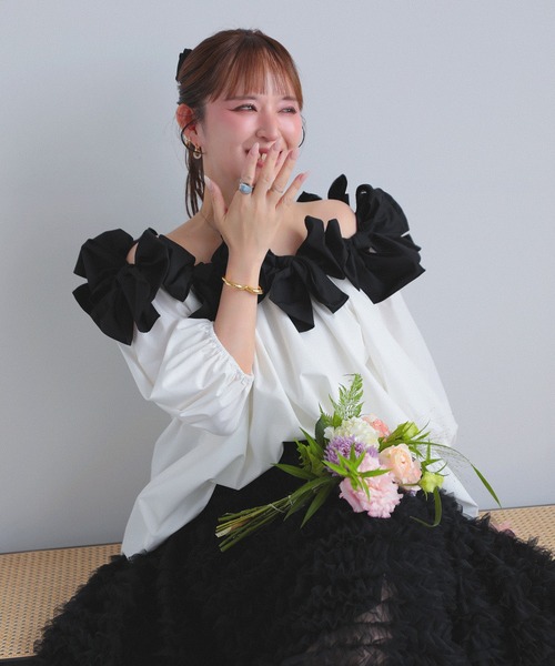 MERAKI(メラキ)の「ボリュームリボンオフショルブラウス(シャツ/ブラウス・レディース・ピンク/ブラック/ホワイト/ドット・FREE)」の2枚目の写真