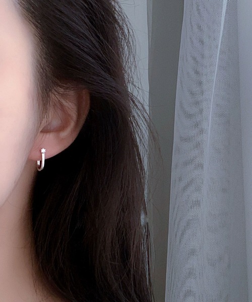LA VORAGINE（ラ ヴォラジネ）の「一粒石馬蹄フープピアス　アレルギー対応（ピアス（両耳用）・レディース・Silver/D・FREE）」の2枚目の写真