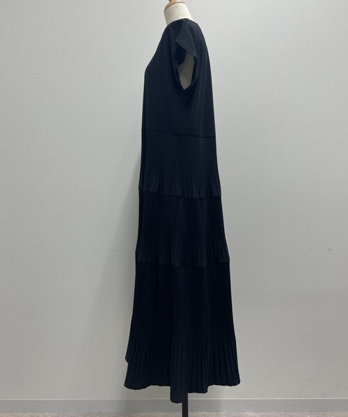 Jena espace merveilleux(ジェナ エスパスメルヴェイユ)の「ランダムプリーツワンピース(ワンピース・レディース・チャコールグレー/ブラウン・FREE)」の7枚目の写真