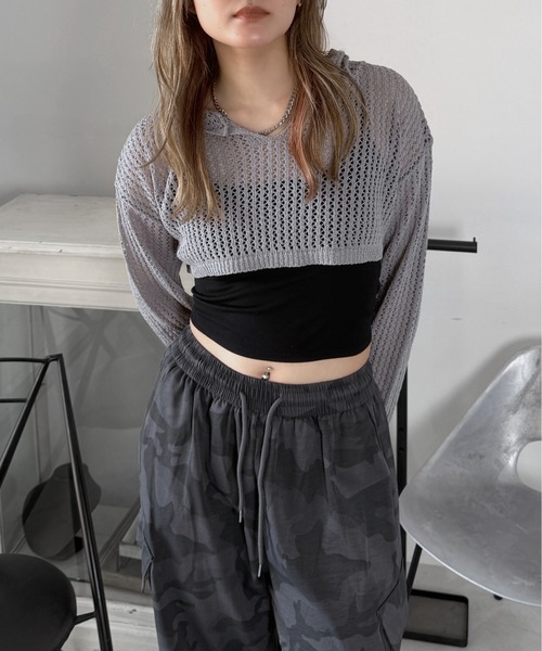 jiasecond.(ジアセカンド)の「【jiasecond.】クロップドメッシュトップス / トップス フーディー レイヤード メッシュ クロップド ルーズ ブラック カーキ グレー ZOZOTOWN限定(その他トップス・レディース・ブラック/グレー/カーキ・FREE)」の2枚目の写真