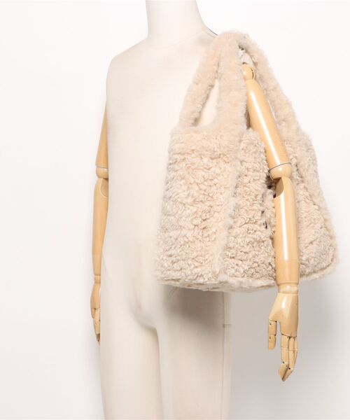 STELLA McCARTNEY(ステラマッカートニー)の「Logo Tote Bag Eco Alter Shearling / ロゴ トートバッグ エコ オルター シアリング(トートバッグ・レディース・オートミール・ONE SIZE)」の7枚目の写真