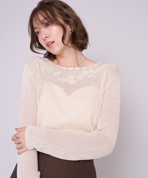 MISCH MASCH(ミッシュマッシュ)の「2026秋冬新作 スカラップネックフラワー刺繍ロング丈ニット(ニット/セーター・レディース・アイボリー/レッド/ブラウン・フリ-)」の4枚目の写真