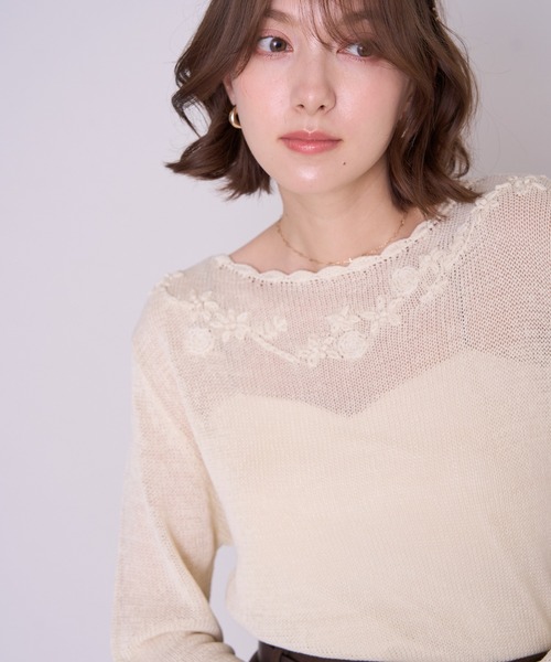 MISCH MASCH(ミッシュマッシュ)の「2026秋冬新作 スカラップネックフラワー刺繍ロング丈ニット(ニット/セーター・レディース・アイボリー/レッド/ブラウン・フリ-)」の8枚目の写真