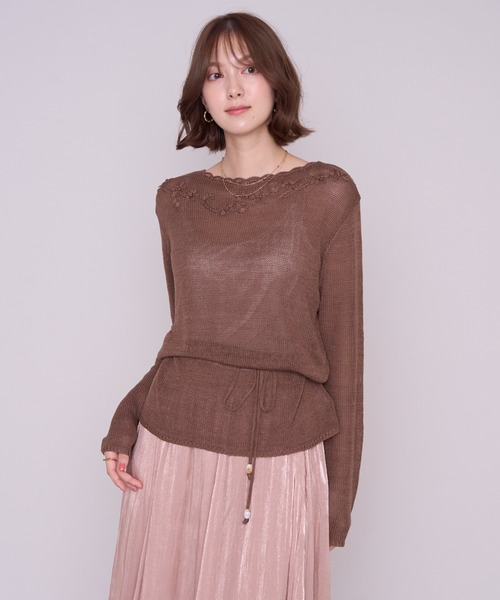 MISCH MASCH(ミッシュマッシュ)の「2026秋冬新作 スカラップネックフラワー刺繍ロング丈ニット(ニット/セーター・レディース・アイボリー/レッド/ブラウン・フリ-)」の21枚目の写真
