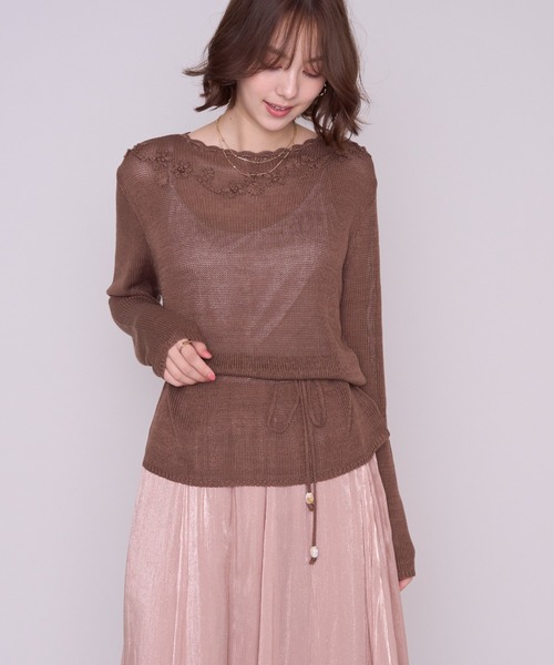 MISCH MASCH(ミッシュマッシュ)の「2026秋冬新作 スカラップネックフラワー刺繍ロング丈ニット(ニット/セーター・レディース・アイボリー/レッド/ブラウン・フリ-)」の22枚目の写真