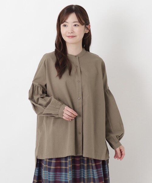 one'sterrace(ワンズテラス)の「綿麻 バンドカラー ボリューム袖ブラウス(シャツ/ブラウス・レディース・ブラック系8/ブラウン系8/ブルー系その他7・02)」の2枚目の写真