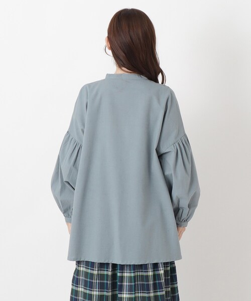 one'sterrace(ワンズテラス)の「綿麻 バンドカラー ボリューム袖ブラウス(シャツ/ブラウス・レディース・ブラック系8/ブラウン系8/ブルー系その他7・02)」の6枚目の写真