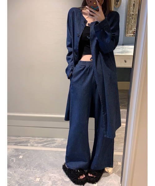FAVORITO(ファヴォリート)の「デニムロングトップスワイドパンツセットアップ(セットアップ・レディース・ダークブルー・L/M)」の4枚目の写真