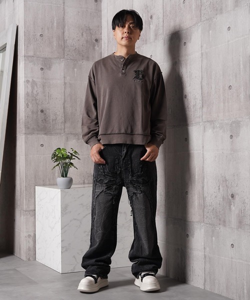 1111clothing(ワンフォークロージング)の「グランジ セミワイド ストレートデニムパンツ / Grunge Semi-Wide Straight Denim Pants(デニムパンツ・メンズ・ブラック・L/M)」の2枚目の写真