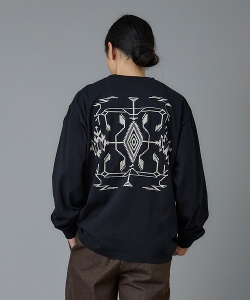 PENDLETON(ペンドルトン)の「PENDLETON/ペンドルトン バックプリント ロングスリーブ Tシャツ(Tシャツ/カットソー・メンズ・ライトブルー/オフホワイト/ライトグレー/ブラック・LARGE/SMALL/MEDIUM)」の3枚目の写真
