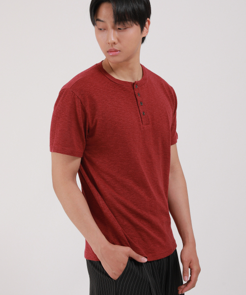 DEVELOVE(デヴローブ)の「スラブヘンリーネック半袖Tシャツ_バーガンディ(Tシャツ/カットソー・メンズ・バーガンディー・LARGE/MEDIUM/XX-LARGE/X-LARGE)」の3枚目の写真