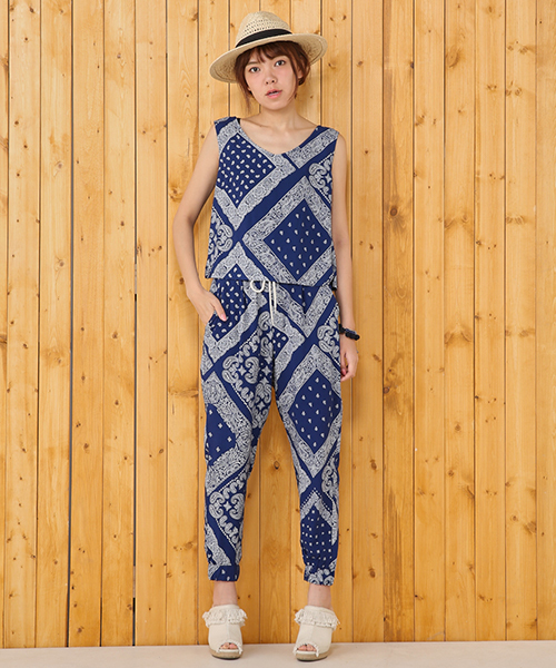 RODEO CROWNS WIDE BOWL（ロデオクラウンズワイドボウル）の「ペイズリーパンツ（その他パンツ・レディース・ダークネイビー/レッド系その他・SMALL/MEDIUM）」の2枚目の写真