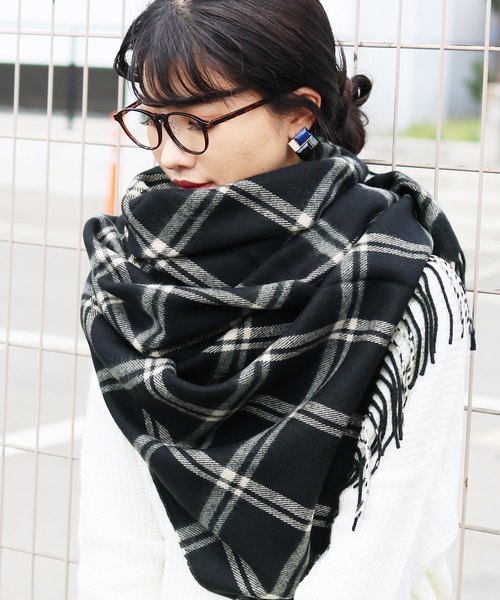 reca(レカ)の「チェック柄大判ストール(ストール/ショール・レディース・グリーン系その他/グリーン系その他2/グリーン系その他3/ネイビー/ブルー系その他/パープル系その他/レッド系その他/ブラック/ブラック系その他2/ピンク系その他/ブラウン系その他/ブラック系その他/レッド系その他2/ベージュ系その他/ベージュ系その他2/グリーン/レッド系その他3/ブラック系その他3/ブラウン系その他2/ピンク系その他2/ブルー系その他2/ブルー系その他3/レッド系その他4/ブラウン系その他3/ベージュ系その他3/ボルドー/オレンジ系その他/ブルー/ブラック系その他4/ライトグレー/ピンク/レッド/ピンク系その他3/チョコ/ブルー系その他4/ブラウン系その他4/ホワイト系その他/パープル系その他2/ブルー系その他6/ブルー系その他5/ネイビー系/ホワイト系その他2・FREE)」の8枚目の写真