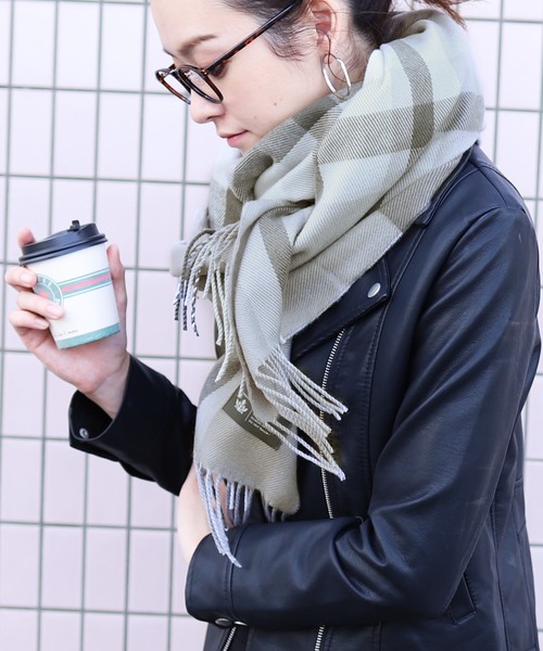 reca(レカ)の「チェック柄大判ストール(ストール/ショール・レディース・グリーン系その他/グリーン系その他2/グリーン系その他3/ネイビー/ブルー系その他/パープル系その他/レッド系その他/ブラック/ブラック系その他2/ピンク系その他/ブラウン系その他/ブラック系その他/レッド系その他2/ベージュ系その他/ベージュ系その他2/グリーン/レッド系その他3/ブラック系その他3/ブラウン系その他2/ピンク系その他2/ブルー系その他2/ブルー系その他3/レッド系その他4/ブラウン系その他3/ベージュ系その他3/ボルドー/オレンジ系その他/ブルー/ブラック系その他4/ライトグレー/ピンク/レッド/ピンク系その他3/チョコ/ブルー系その他4/ブラウン系その他4/ホワイト系その他/パープル系その他2/ブルー系その他6/ブルー系その他5/ネイビー系/ホワイト系その他2・FREE)」の9枚目の写真