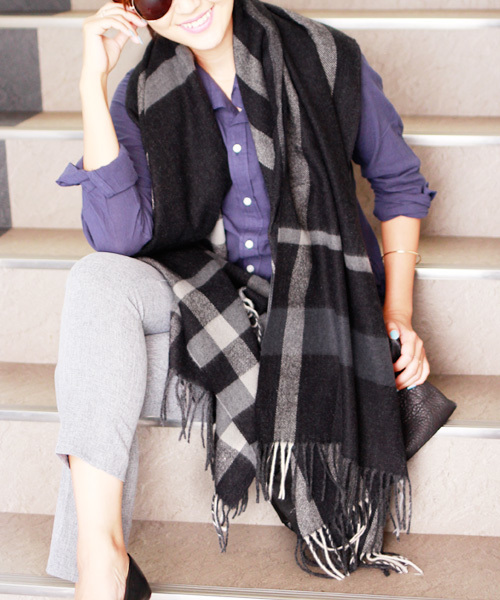 reca(レカ)の「チェック柄大判ストール(ストール/ショール・レディース・グリーン系その他/グリーン系その他2/グリーン系その他3/ネイビー/ブルー系その他/パープル系その他/レッド系その他/ブラック/ブラック系その他2/ピンク系その他/ブラウン系その他/ブラック系その他/レッド系その他2/ベージュ系その他/ベージュ系その他2/グリーン/レッド系その他3/ブラック系その他3/ブラウン系その他2/ピンク系その他2/ブルー系その他2/ブルー系その他3/レッド系その他4/ブラウン系その他3/ベージュ系その他3/ボルドー/オレンジ系その他/ブルー/ブラック系その他4/ライトグレー/ピンク/レッド/ピンク系その他3/チョコ/ブルー系その他4/ブラウン系その他4/ホワイト系その他/パープル系その他2/ブルー系その他6/ブルー系その他5/ネイビー系/ホワイト系その他2・FREE)」の4枚目の写真