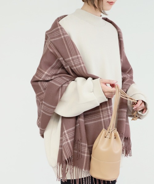 reca(レカ)の「チェック柄大判ストール(ストール/ショール・レディース・グリーン系その他/グリーン系その他2/グリーン系その他3/ネイビー/ブルー系その他/パープル系その他/レッド系その他/ブラック/ブラック系その他2/ピンク系その他/ブラウン系その他/ブラック系その他/レッド系その他2/ベージュ系その他/ベージュ系その他2/グリーン/レッド系その他3/ブラック系その他3/ブラウン系その他2/ピンク系その他2/ブルー系その他2/ブルー系その他3/レッド系その他4/ブラウン系その他3/ベージュ系その他3/ボルドー/オレンジ系その他/ブルー/ブラック系その他4/ライトグレー/ピンク/レッド/ピンク系その他3/チョコ/ブルー系その他4/ブラウン系その他4/ホワイト系その他/パープル系その他2/ブルー系その他6/ブルー系その他5/ネイビー系/ホワイト系その他2・FREE)」の10枚目の写真