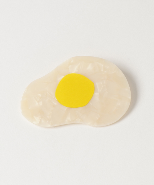 Ne-net（ネネット）の「あさごはんアクリルアクセサリー（ブローチ/コサージュ・レディース・ベージュ/イエロー・フリー）」の2枚目の写真