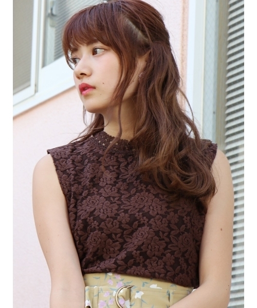 dazzlin（ダズリン）の「ハイネックレースノースリトップス（シャツ/ブラウス・レディース・ブラウン/ピンク/ブラック/マスタード/オフホワイト・FREE）」の3枚目の写真