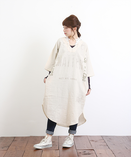 CUBE SUGAR（キューブシュガー）の「綿麻天竺×布帛Vネックワンピース（ワンピース・レディース・ホワイト/ネイビー/ナチュラル・M）」の2枚目の写真