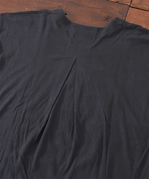 CUBE SUGAR（キューブシュガー）の「綿麻天竺×布帛Vネックワンピース（ワンピース・レディース・ホワイト/ネイビー/ナチュラル・M）」の4枚目の写真