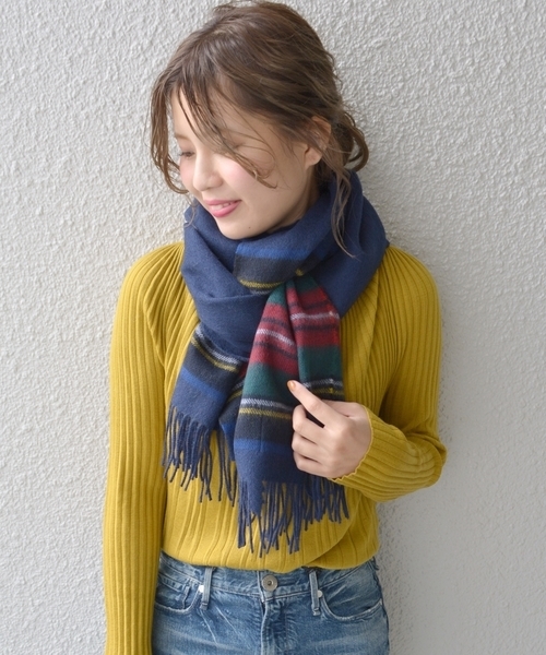 SHIPS BLUESTORE（シップスブルーストア）の「JOHN SCOTT×SHIPS BLUESTORE:ラムズストライプストール（ストール/ショール・レディース・ネイビー/グレー/レッド・ONE SIZE）」の2枚目の写真