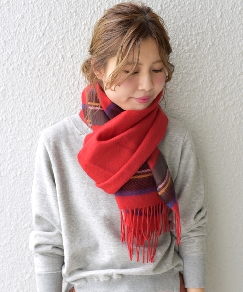 SHIPS BLUESTORE（シップスブルーストア）の「JOHN SCOTT×SHIPS BLUESTORE:ラムズストライプストール（ストール/ショール・レディース・ネイビー/グレー/レッド・ONE SIZE）」の3枚目の写真