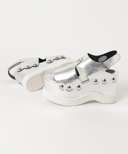 Jeffrey Campbell（ジェフリーキャンベル）の「バックベルト厚底サンダル（サンダル・レディース・シルバー・37/38/36/39）」の2枚目の写真