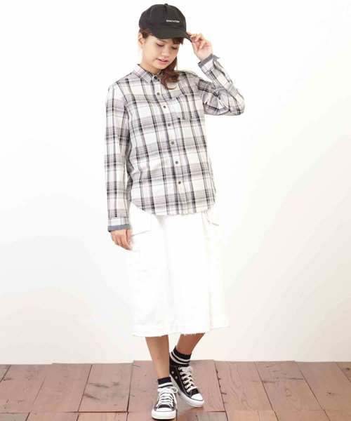 CUBE SUGAR(キューブシュガー)の「タテスラブ先染めチェックレギュラーシャツ(シャツ/ブラウス・レディース・ホワイト/ネイビー/ライトグレー/マルチ・M)」の8枚目の写真