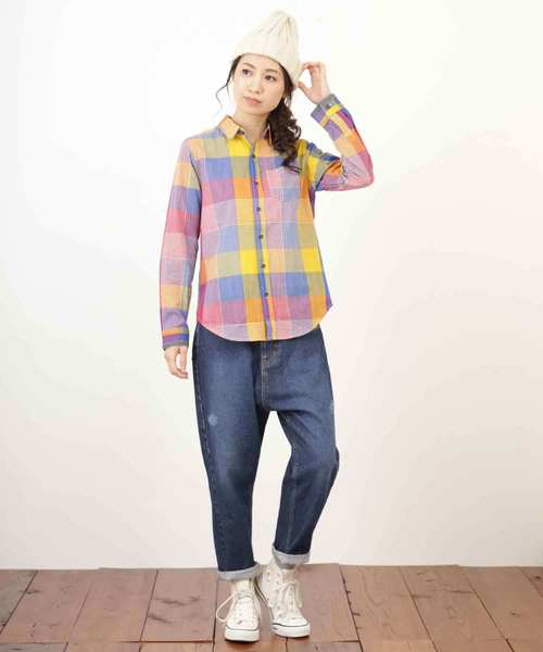 CUBE SUGAR(キューブシュガー)の「タテスラブ先染めチェックレギュラーシャツ(シャツ/ブラウス・レディース・ホワイト/ネイビー/ライトグレー/マルチ・M)」の5枚目の写真