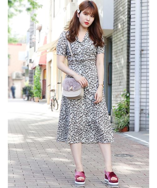 dazzlin(ダズリン)の「ファニーキャッツフラワーワンピース(ワンピース・レディース・イエロー/パープル/ブラウン・SMALL/MEDIUM)」の4枚目の写真