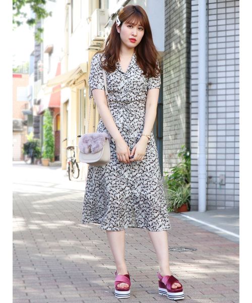 dazzlin(ダズリン)の「ファニーキャッツフラワーワンピース(ワンピース・レディース・イエロー/パープル/ブラウン・SMALL/MEDIUM)」の5枚目の写真