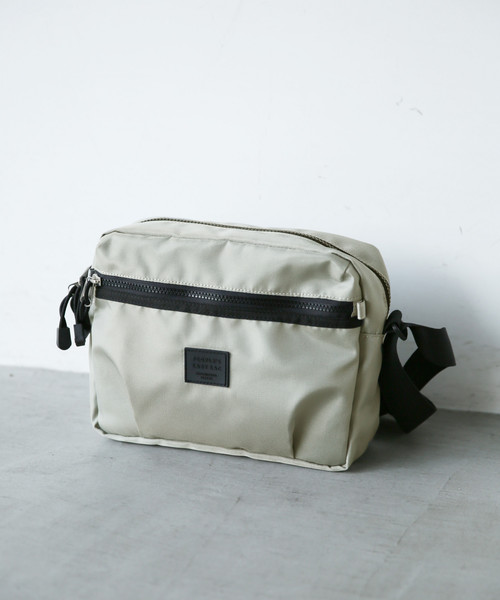 GLOBAL WORK（グローバルワーク）の「スクエアショルダー/819650（ショルダーバッグ・レディース・ブラック/レッド/ベージュ/グレー・FREE）」の3枚目の写真