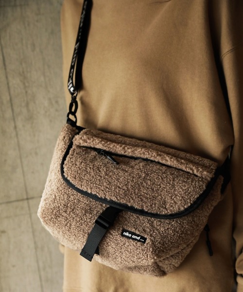 niko and...（ニコアンド）の「オリジナルボアメッセンジャーバッグ（メッセンジャーバッグ・レディース・アイボリー/モカ/チャコール・0）」の3枚目の写真
